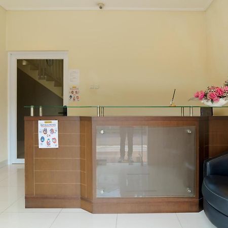 Dago Suites Syariah Cikarang Mitra Reddoorz Бекасі Екстер'єр фото