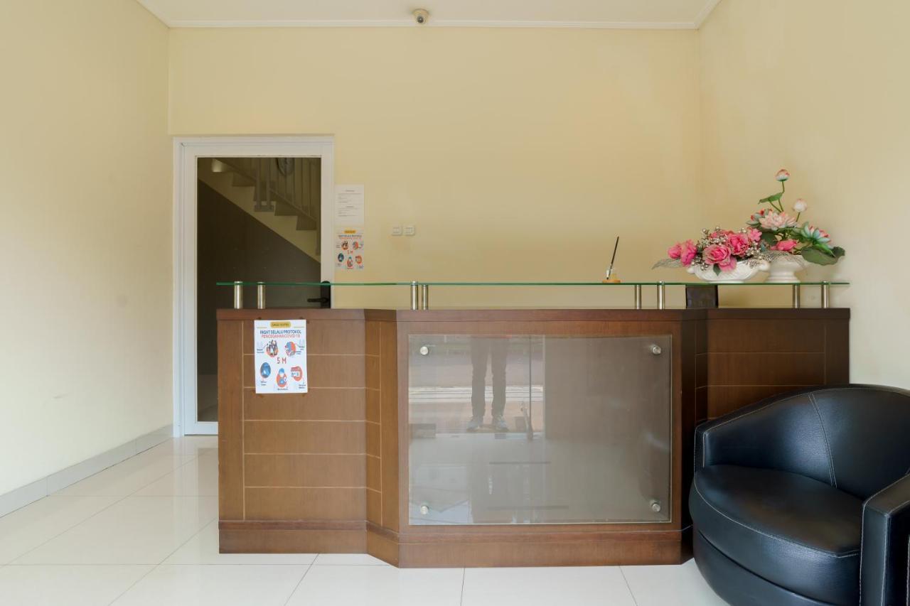Dago Suites Syariah Cikarang Mitra Reddoorz Бекасі Екстер'єр фото