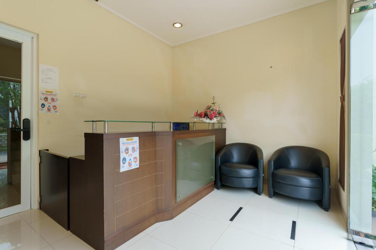 Dago Suites Syariah Cikarang Mitra Reddoorz Бекасі Екстер'єр фото
