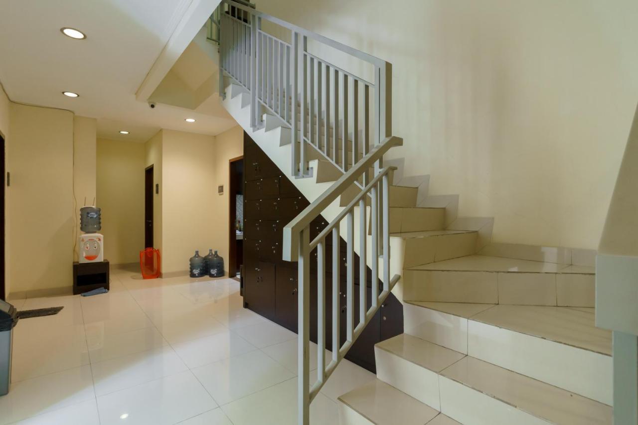 Dago Suites Syariah Cikarang Mitra Reddoorz Бекасі Екстер'єр фото