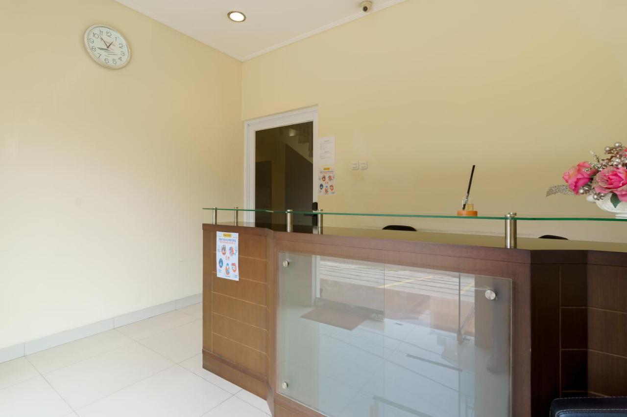 Dago Suites Syariah Cikarang Mitra Reddoorz Бекасі Екстер'єр фото