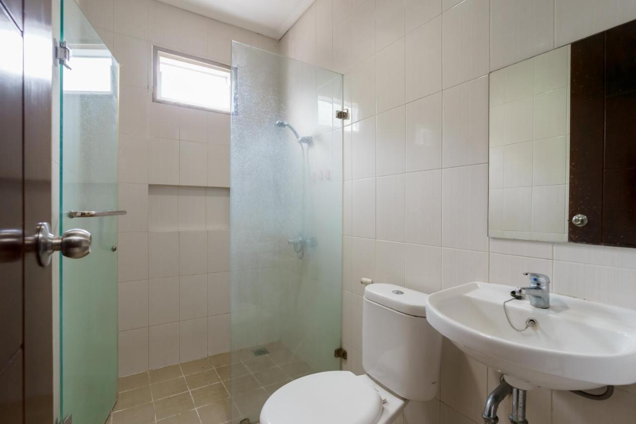 Dago Suites Syariah Cikarang Mitra Reddoorz Бекасі Екстер'єр фото