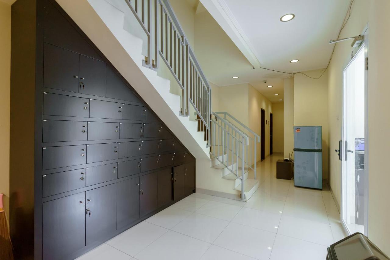 Dago Suites Syariah Cikarang Mitra Reddoorz Бекасі Екстер'єр фото