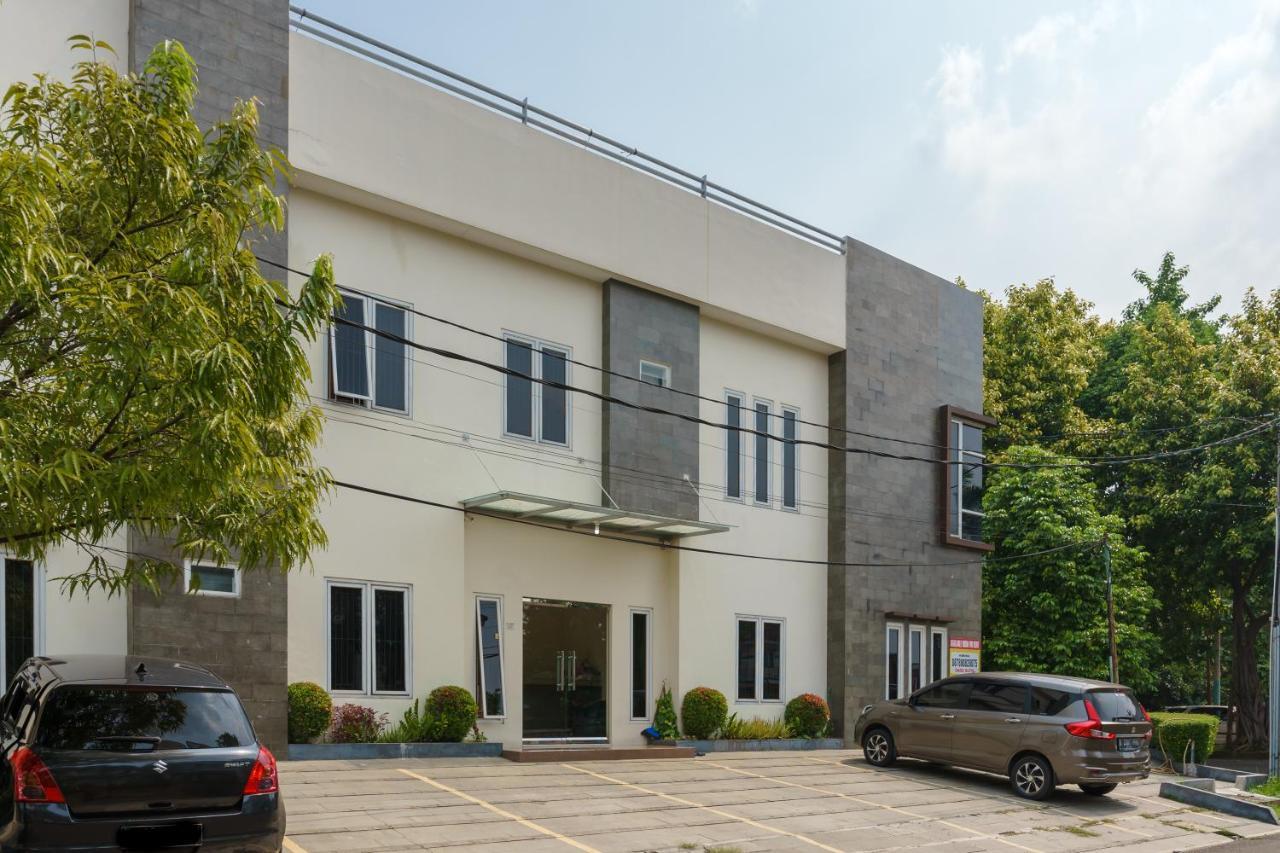 Dago Suites Syariah Cikarang Mitra Reddoorz Бекасі Екстер'єр фото