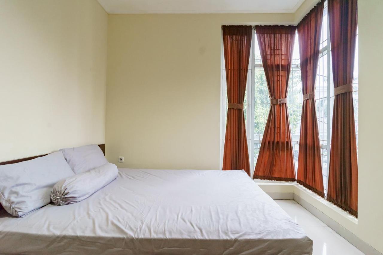 Dago Suites Syariah Cikarang Mitra Reddoorz Бекасі Екстер'єр фото