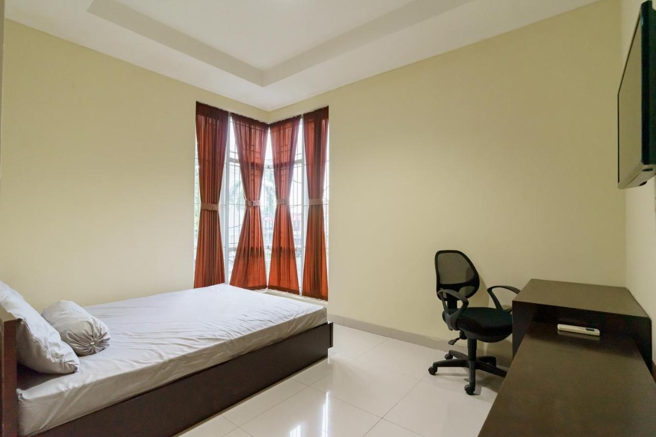 Dago Suites Syariah Cikarang Mitra Reddoorz Бекасі Екстер'єр фото